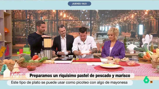 El truco del chef Carlos Maldonado para que no se peguen los pasteles al molde: harina y un "buen troncho" de mantequilla Carlos Maldonado cocina hoy en Más Vale Tarde un delicioso pastel de merluza y gambón para triunfar en navidades y, en este vídeo, explica un sencillo truco con solo dos ingredientes para evitar que se pegue al molde.