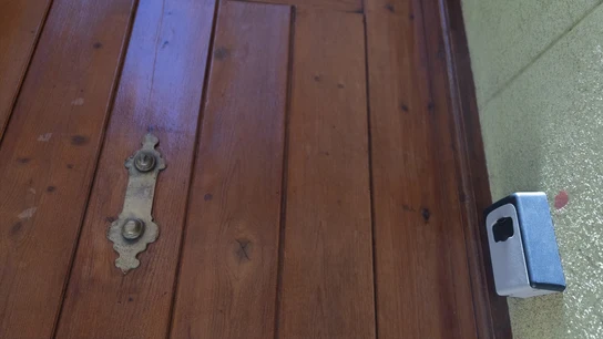 Caja de seguridad para las llaves de una piso de alquiler turístico, a 17 de junio de 2024, en Madrid (España). Caja de seguridad para las llaves de una piso de alquiler turístico, a 17 de junio de 2024, en Madrid (España).