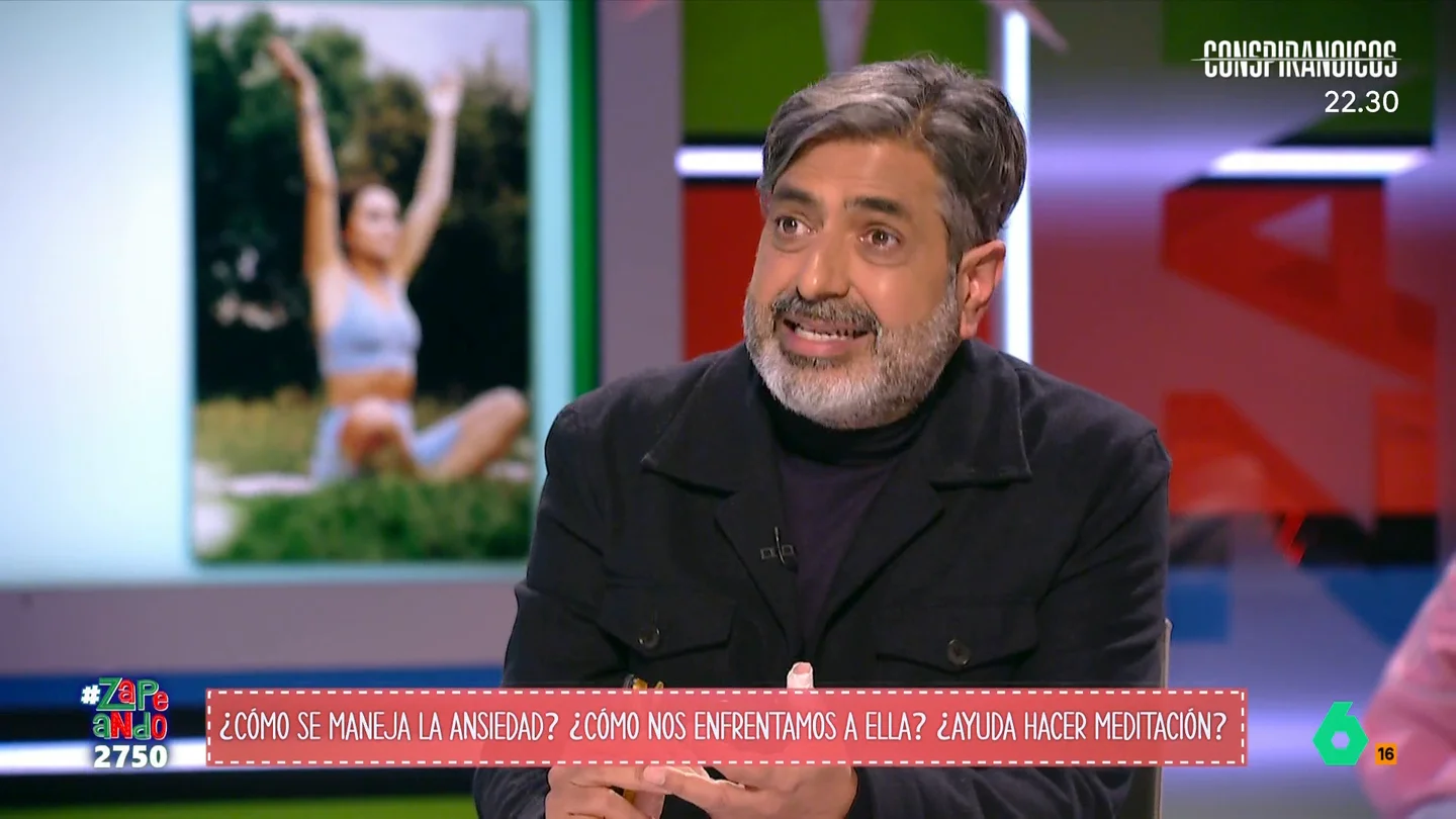 Los cinco consejos de Arun Mansukhani para afrontar la ansiedad: del deporte a eliminar las 'microadicciones' Arun Mansukhani analiza en Zapeando qué es la ansiedad y por qué cada vez más personas la sufren y, en este vídeo, da varios consejos útiles para afrontarla, si bien aclara que cuando está en niveles altos hay que "buscar ayuda profesional".