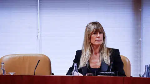 Begoña Gómez, esposa del presidente del gobierno Pedro Sánchez, en la comisión de investigación en la Asamblea de Madrid. Begoña Gómez, esposa del presidente del gobierno Pedro Sánchez, en la comisión de investigación en la Asamblea de Madrid. / EFE/Javier Lizón