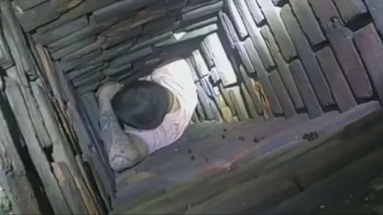 Ladrón atrapado en la chimenea Ladrón atrapado en la chimenea