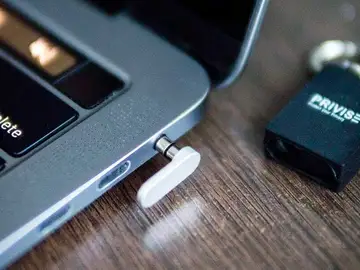 La manera más sencilla de bloquear el micrófono de tu móvil frente a los hackers La manera más sencilla de bloquear el micrófono de tu móvil frente a los hackers