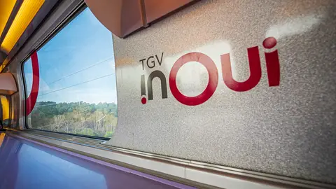 Vista desde el interior del tren TGV INOUI Vista desde el interior del tren TGV INOUI