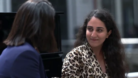 Ana Afagh Yousefian llena de luz la estación de Príncipe Pio con su reivindicativa actuación de J.S Bach Ana Afagh Yousefian llena de luz la estación de Príncipe Pio con su reivindicativa actuación de J.S Bach