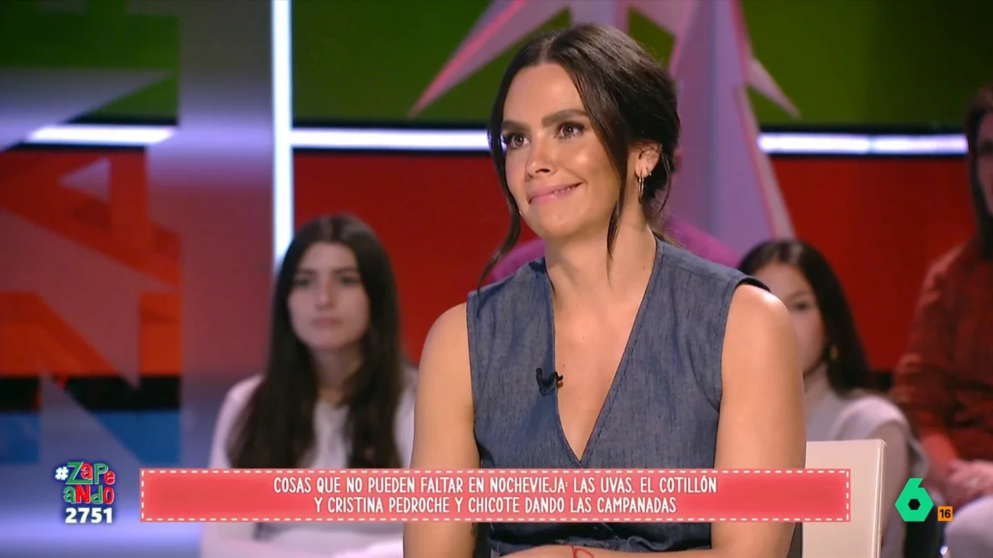 Cristina Pedroche da pistas sobre su look para las Campanadas: "Este año es el año más grande y en el que más Pedroche hay" La zapeadora vuelve a dar algunas pinceladas sobre el 'vestido' con el que despedirá el año. Cristina, como es habitual, ha escogido un estilismo con un mensaje muy claro.