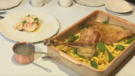 Salpicón de marisco al natural y chivo asado, un menú por menos de 50 euros.  Salpicón de marisco al natural y chivo asado, un menú por menos de 50 euros.