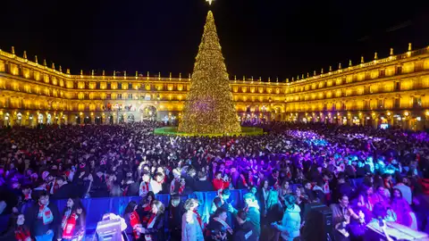 La Nochevieja universitaria 2024 en la Plaza Mayor de Salamanca La Nochevieja universitaria 2024 en la Plaza Mayor de Salamanca