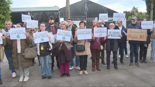 Protesta de los vecinos de Málaga por el festival de luces Protesta de los vecinos de Málaga por el festival de luces