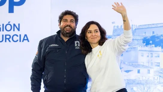 La presidenta de la Comunidad de Madrid Isabel Díaz Ayuso, acompañada por el presidente de Murcia Fernando López Miras, este domingo en Caravaca de la Cruz (Murcia). La presidenta de la Comunidad de Madrid Isabel Díaz Ayuso, acompañada por el presidente de Murcia Fernando López Miras, este domingo en Caravaca de la Cruz (Murcia).