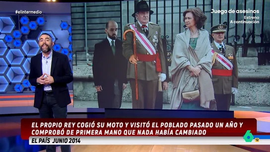 Dani Mateo 'desvela' quién debería haber sido el heredero de Juan Carlos I: "Se les entiende igual de bien a los dos" El colaborador recuerda la visita de los reyes Juan Carlos y Sofía al poblado chabolista de La Celsa. Mateo cuenta que el Tío Aquilino regalo al rey un bastón que lo proclamaba el rey de los gitanos.