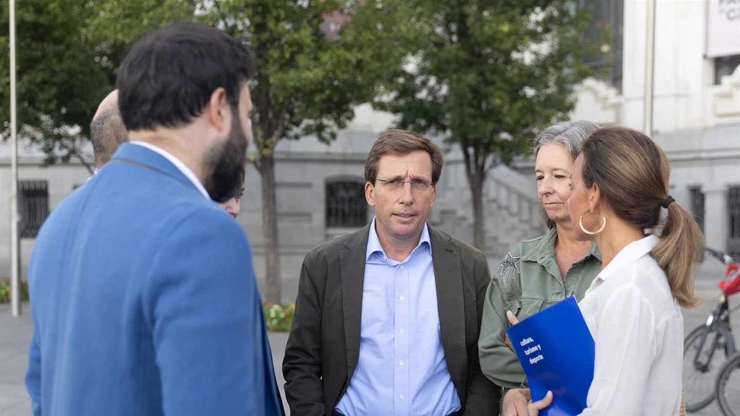 El alcalde de Madrid, José Luis Martínez-Almeida, antes de entrar a la reunión del PP este lunes El alcalde de Madrid, José Luis Martínez-Almeida, antes de entrar a la reunión del PP este lunes