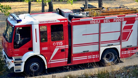 Una abuela y su nieta mueren en la explosión de una casa en Italia por una fuga de gas Vehículo de los Bomberos de Italia