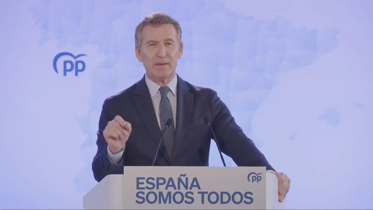 Feijóo leyendo su discurso de este lunes. Feijóo leyendo su discurso de este lunes.