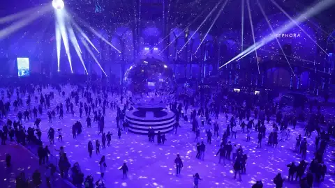 La pista de hielo cubierta más grande del mundo, en el Grand Palais de Paris La pista de hielo cubierta más grande del mundo, en el Grand Palais de Paris