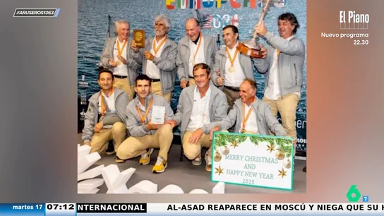 La divertida felicitación navideña del rey Juan Carlos con sus compañeros de regata: "La han editado con Paint" La divertida felicitación navideña del rey Juan Carlos con sus compañeros de regata: "La han editado con Paint"