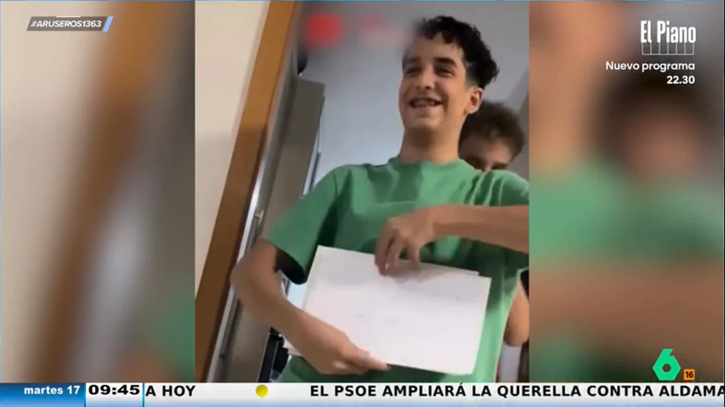 Intenta convencer a su padrastro para que se case con su madre: "El niño ha visto 'Love Actually'" Intenta convencer a su padrastro para que se case con su madre: "El niño ha visto 'Love Actually'"