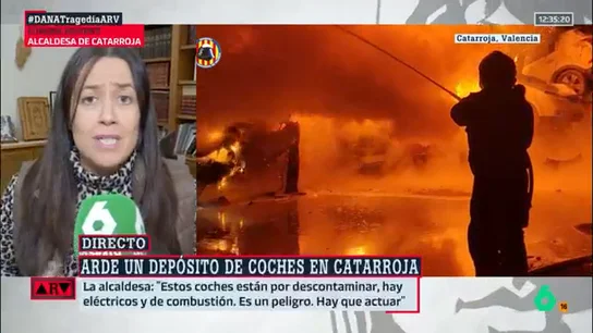 La alcaldesa de Catarroja insiste en el "peligro" que existe ante la gran cantidad de vehículos apilados: "Todavía estamos en emergencia" La alcaldesa de Catarroja insiste en el "peligro" que existe ante la gran cantidad de vehículos apilados: "Todavía estamos en emergencia"