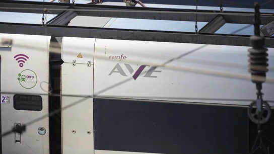 Un tren en la estación de trenes Puerta de Atocha-Almudena Grandes, a 18 de agosto de 2024, en Madrid (España). Un tren en la estación de trenes Puerta de Atocha-Almudena Grandes, a 18 de agosto de 2024, en Madrid (España).