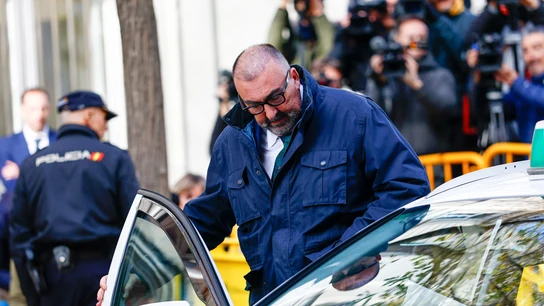 Koldo García se sube en un taxi tras declarar este martes al Tribunal Supremo Koldo García se sube en un taxi tras declarar este martes al Tribunal Supremo