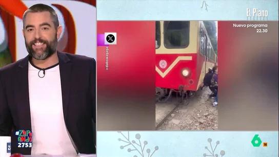 El selfie que casi termina en tragedia: una mujer arriesga su vida para hacerse una foto junto a un tren en marcha El selfie que casi termina en tragedia: una mujer arriesga su vida para hacerse una foto junto a un tren en marcha