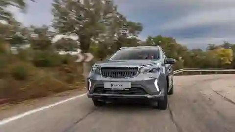 Llega a España por menos de 15.000 euros el nuevo crossover chino que desafía a los SUV más baratos del mercado Livan X3 Pro