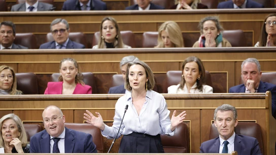 La secretaria general del Parido Popular (PP), Cuca Gamarra, durante la sesión de control al Gobierno este miércoles. La secretaria general del Parido Popular (PP), Cuca Gamarra, durante la sesión de control al Gobierno este miércoles.
