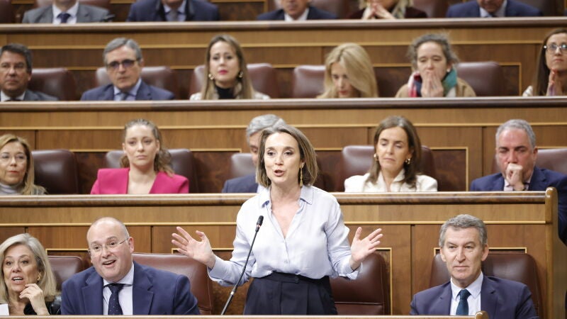 La secretaria general del Parido Popular (PP), Cuca Gamarra, durante la sesión de control al Gobierno este miércoles. 