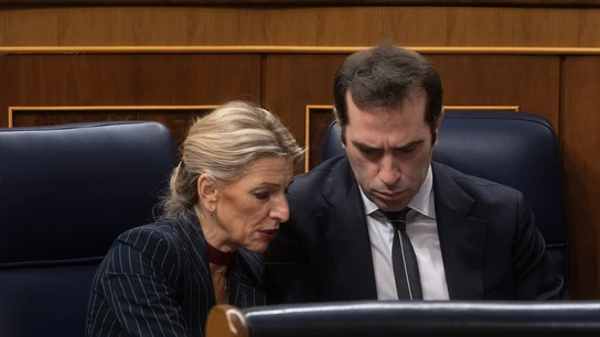 La vicepresidenta segunda y ministra de Trabajo, Yolanda Díaz y el ministro de Economía, Carlos Cuerpo, durante una sesión en el Congreso. La vicepresidenta segunda y ministra de Trabajo, Yolanda Díaz y el ministro de Economía, Carlos Cuerpo, durante una sesión en el Congreso.