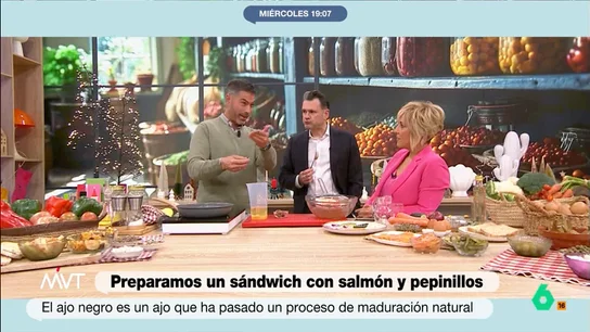 ¿Cómo se elabora el ajo negro? Pablo Ojeda explica cómo se consigue este ingrediente con tan buenas propiedades El nutricionista explica que su característico color está provocado debido a una reacción química: la reacción de Maillard. Iñaki López y Cristina Pardo prueban este ingrediente y afirman que sabe a regaliz.