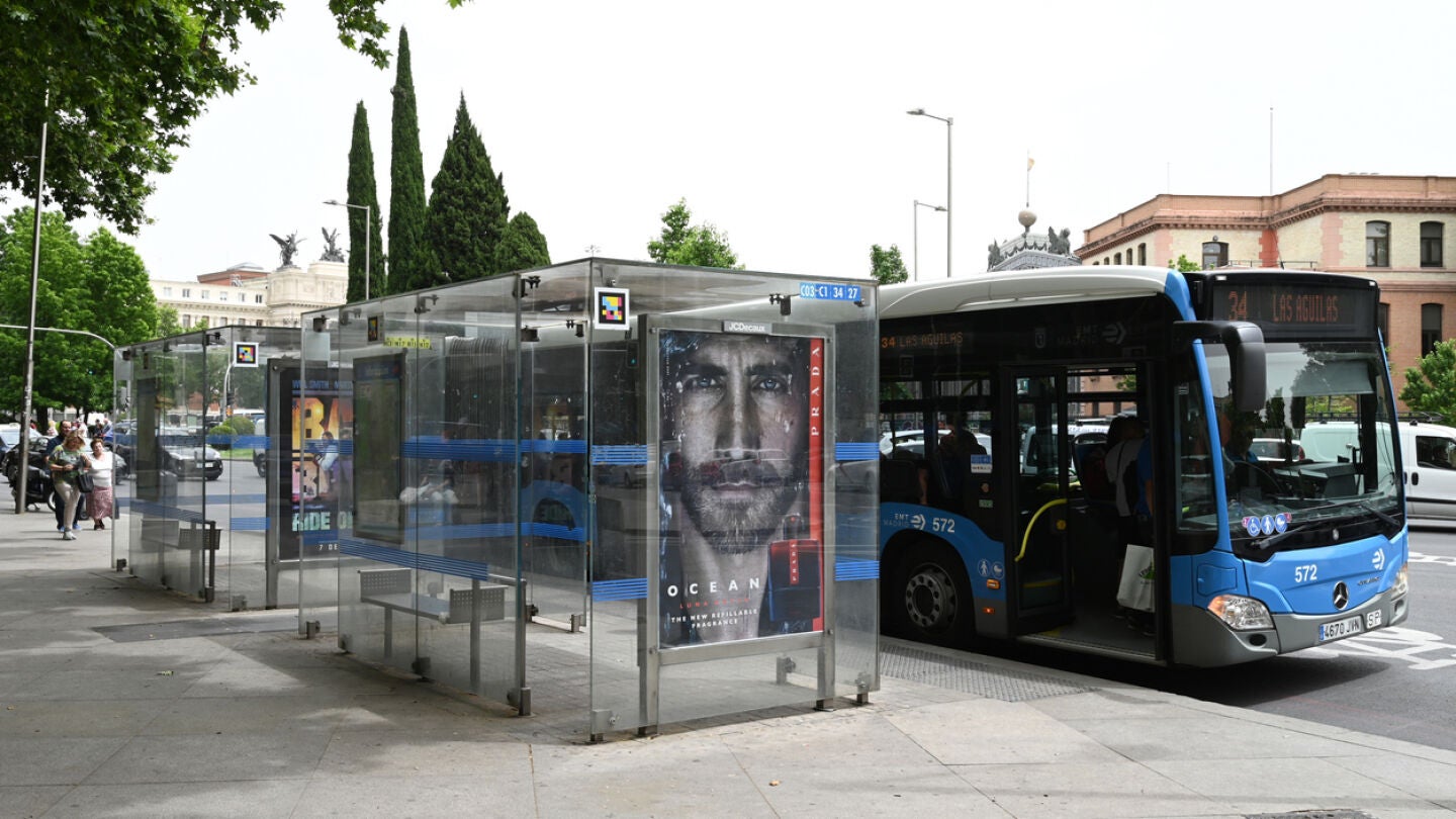 Parada de autob&uacute;s en Madrid