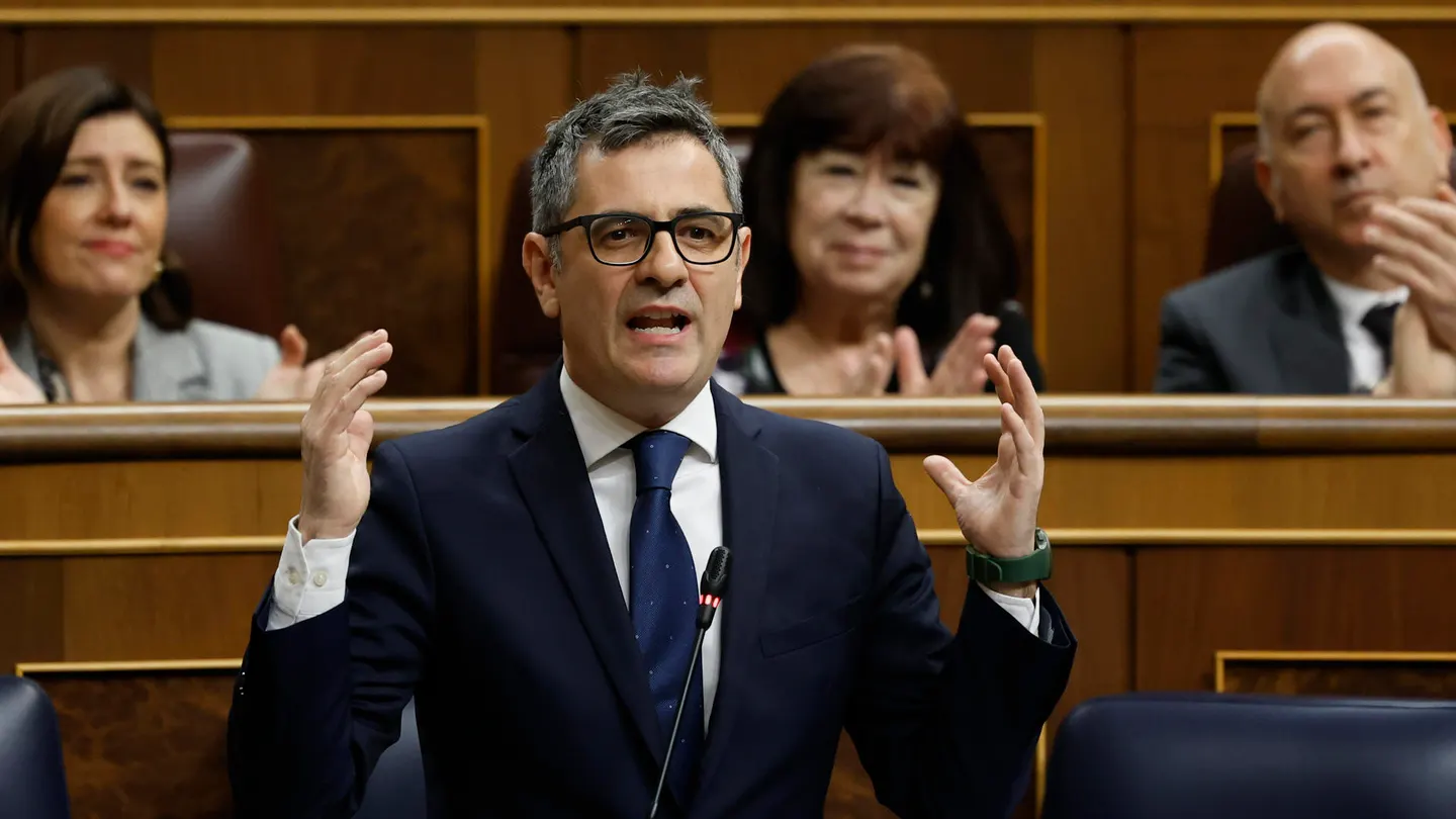 El ministro de Presidencia, Justicia y Relaciones con las Cortes, Félix Bolaños, interviene en a la última sesión de control del año este miércoles en el Congreso. El ministro de Presidencia, Justicia y Relaciones con las Cortes, Félix Bolaños, interviene en a la última sesión de control del año este miércoles en el Congreso.