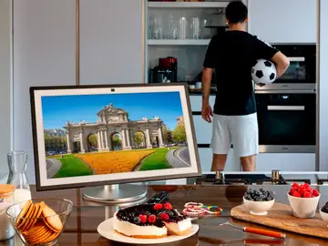 Un Amazon Echo Show 21 con Alexa Un Amazon Echo Show 21 con Alexa