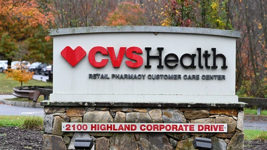 Una vista general muestra un cartel del Centro de atención al cliente de la farmacia CVS Health Una vista general muestra un cartel del Centro de atención al cliente de la farmacia CVS Health