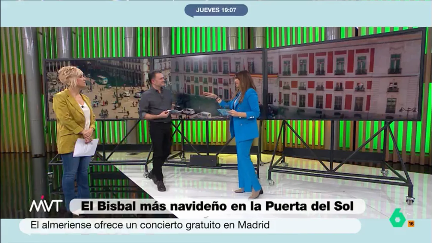 Cristina Pardo riñe a Iñaki López al oír cantar a David Bisbal: "No seas tan destructivo con el pobre" El artista ha cantando varias canciones navideñas en la Puerta del Sol como, por ejemplo, 'Mi burrito sabanero'. El 'concierto' ha provocado que el presentador de Más Vale Tarde tire de ironía para comentarlo.