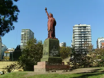 Estatua de la Libertad en Buenos Aires, Argentina Estatua de la Libertad en Buenos Aires, Argentina