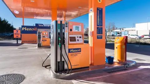 Adiós a Plenoil en España: en 2025 empezará a desaparecer una de las gasolineras low-cost más famosas del país Plenoil