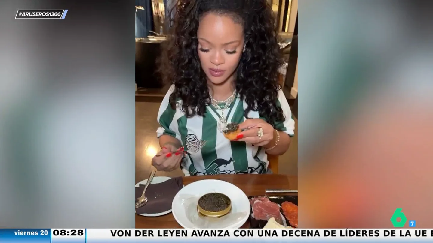 Rihanna nos da su receta 'amiga pobre, amiga rica' de pollo con caviar: "Algún americano te dirá que estropeas el nugget" Rihanna nos da su receta 'amiga pobre, amiga rica' de pollo con caviar: "Algún americano te dirá que estropeas el nugget"