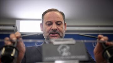 El exministro Jos&eacute; Luis &Aacute;balos durante una rueda de prensa en el Congreso de los Diputados tras denunciar a la Guardia Civil ante la Fiscal&iacute;a, en el Congreso de los Diputados, a 19 de diciembre de 2024, en Madrid (Espa&ntilde;a). 