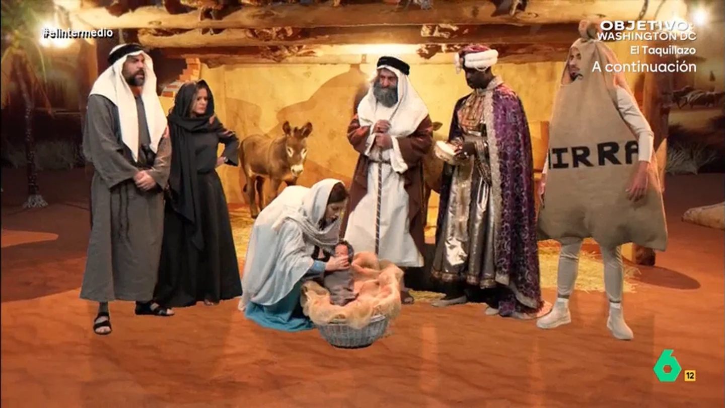 Un 'Rey Mago' se enfada con 'José' en plena Nochebuena: "¿Cómo que Baltasar? ¿Yo te he dicho mi nombre?" El niño Jesús ya ha nacido y la 'Virgen María' y 'José' están disfrutando de la Nochebuena cuando son sorprendidos por la visita de un 'Rey Mago'. Pero las suposiciones de 'José' provocan el enfado de 'Su Majestad'.