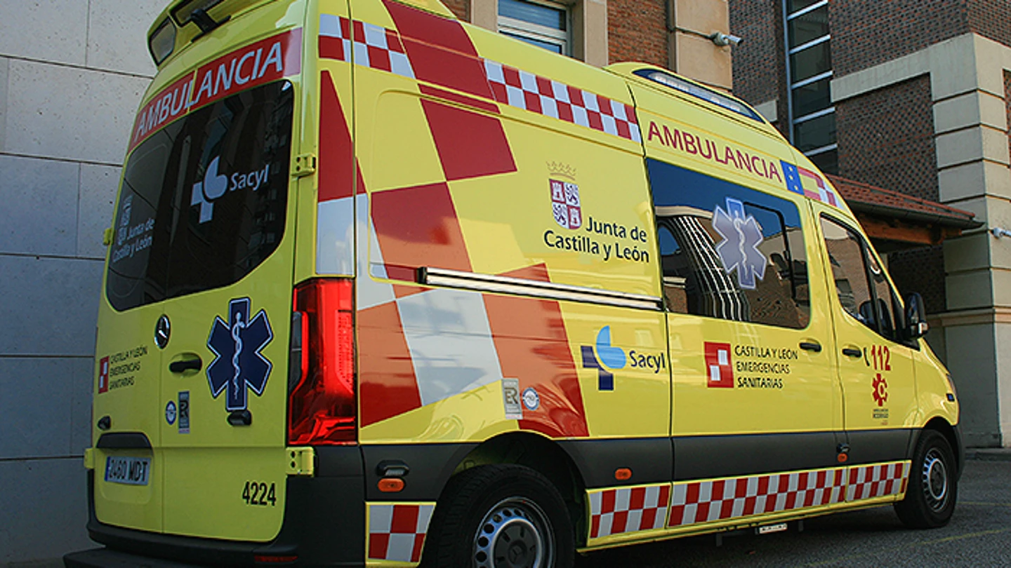 Imagen de archivo de una ambulancia de Castilla y León Imagen de archivo de una ambulancia de Castilla y León