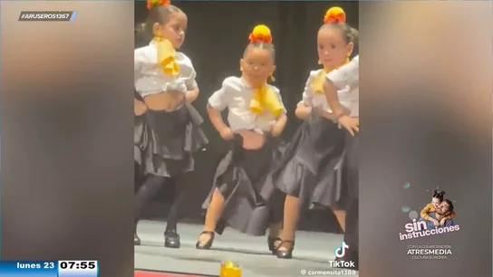 La actuación viral de una niña de tres años que tiene "el ritmo en las venas": así ha sido su primer baile La actuación viral de una niña de tres años que tiene "el ritmo en las venas": así ha sido su primer baile