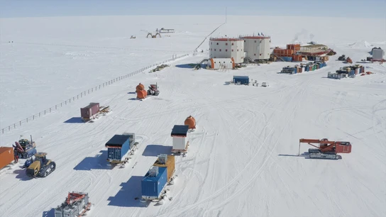 Una vista aérea de la estación de investigación antártica Domo Concordia. Una vista aérea de la estación de investigación antártica Domo Concordia.