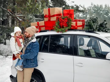Vehículo con decoración navideña Vehículo con decoración navideña
