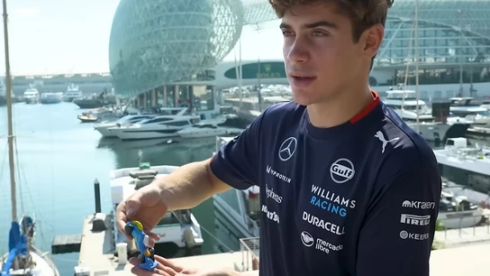 El momentazo de Colapinto con el 'amigo invisible' de Carlos Sainz: ¡hace un Williams de plastilina! El momentazo de Colapinto con el 'amigo invisible' de Carlos Sainz: ¡hace un Williams de plastilina!