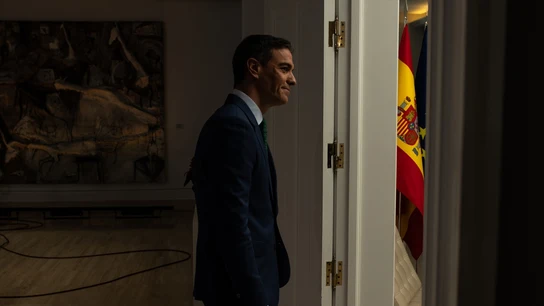 El presidente del Gobierno, Pedro Sánchez, llega a una rueda de prensa posterior a la reunión del Consejo de Ministros. El presidente del Gobierno, Pedro Sánchez, llega a una rueda de prensa posterior a la reunión del Consejo de Ministros.