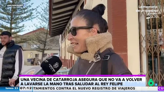 La reacción de una vecina de Catarroja tras la visita sorpresa de los reyes de España: "La mano nunca más me la voy a lavar" La reacción de una vecina de Catarroja tras la visita sorpresa de los reyes de España: "La mano nunca más me la voy a lavar"