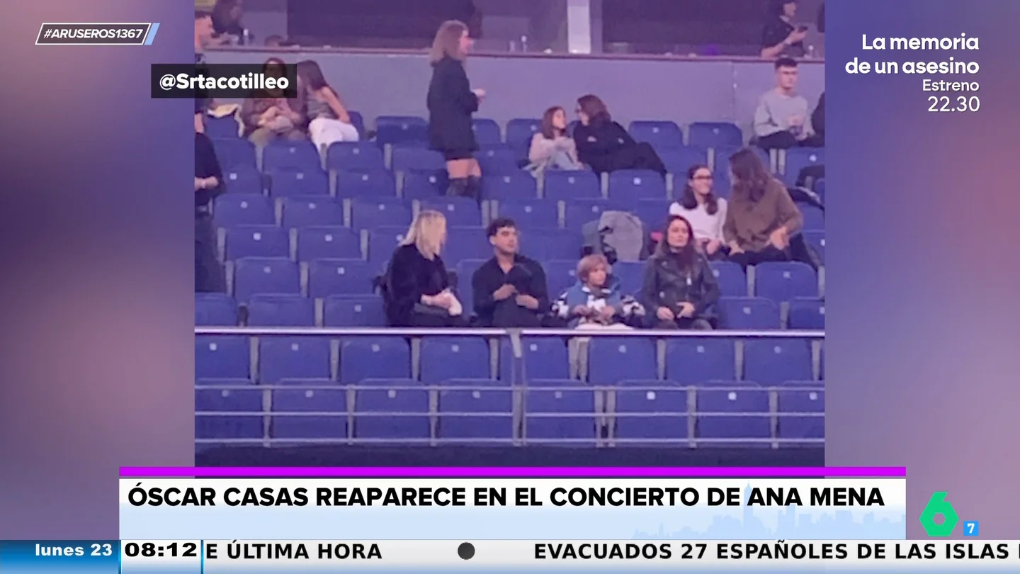 Óscar Casas acude al concierto de Ana Mena tras sus fotos besándose en plena calle Óscar Casas acude al concierto de Ana Mena tras sus fotos besándose en plena calle