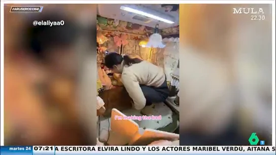 Una tiktoker china revoluciona las redes al mostrar cómo vive en un coche adaptado Una tiktoker china revoluciona las redes al mostrar cómo vive en un coche adaptado