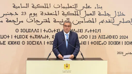 Marruecos mantiene la poligamia en caso de enfermedad o esterilidad de la mujer y eleva la edad de matrimonio a 18 años Aziz Akhannouch, primer ministro de Marruecos durante la presentación de la norma