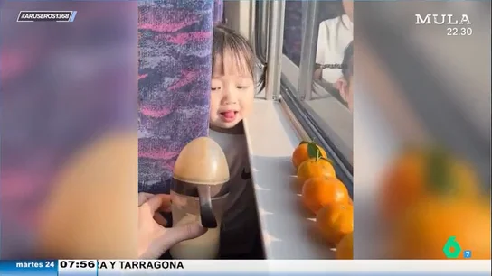 La dulce reacción de una niña cuando le dan una mandarina: regala su biberón La dulce reacción de una niña cuando le dan una mandarina: regala su biberón